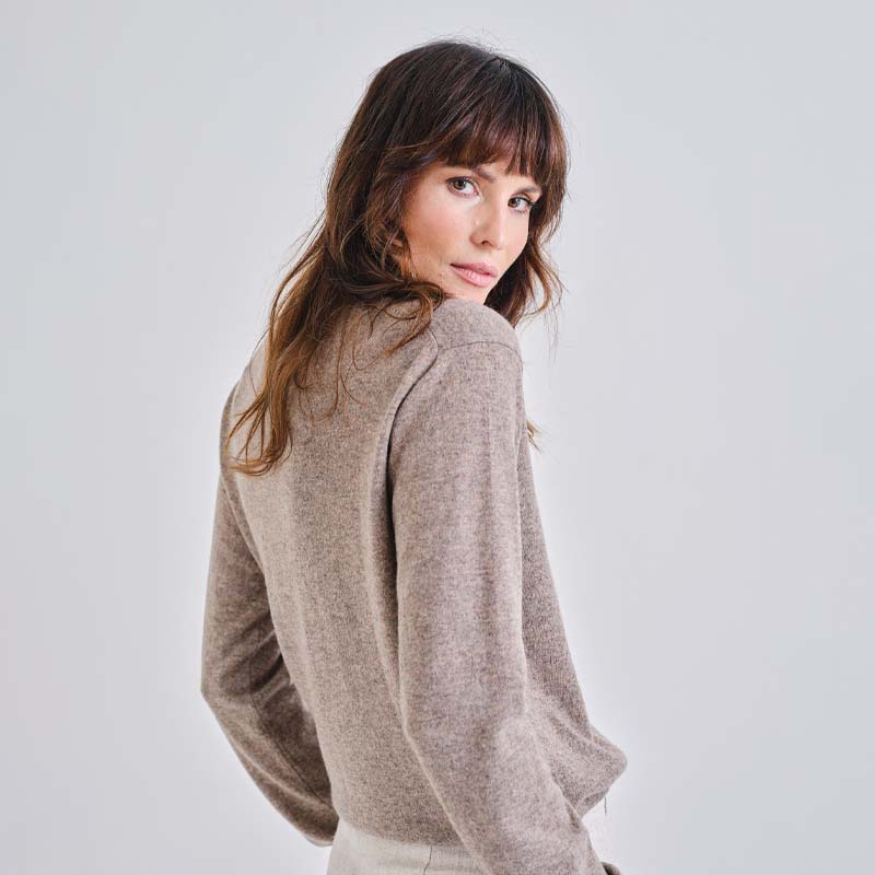 The Cashmere Fitted Crew Neck Sweater
