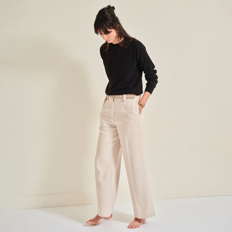 The Cashmere Fitted Crew Neck Sweater