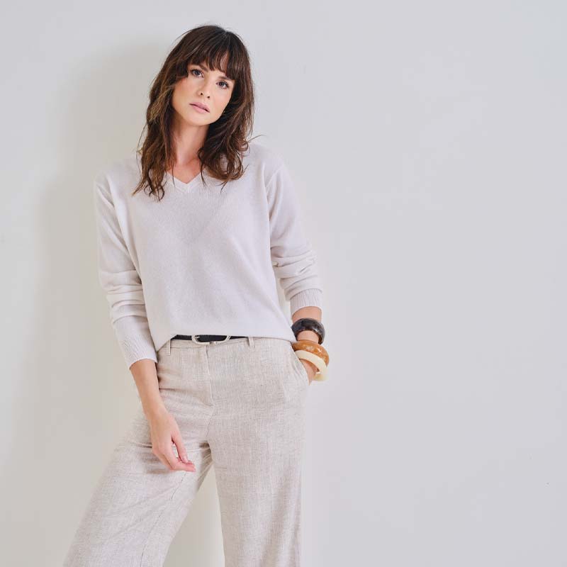 The Cashmere Fitted V Neck Sweater
