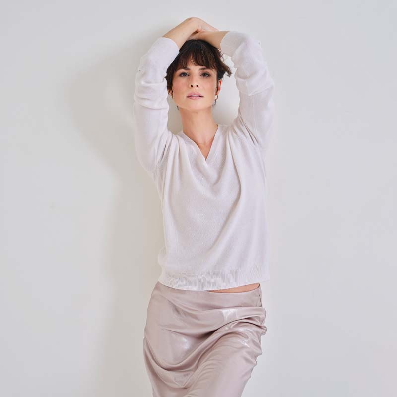 The Cashmere Fitted V Neck Sweater