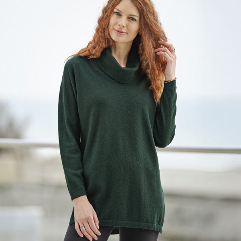 Woman wearing a Cashmere green turtleneck sweater with a blurred background