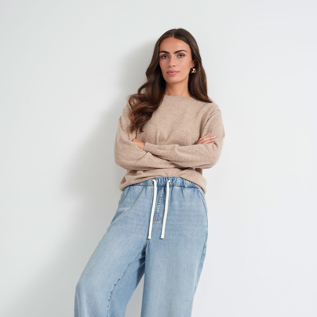 The Cashmere Fitted Crew Neck Sweater